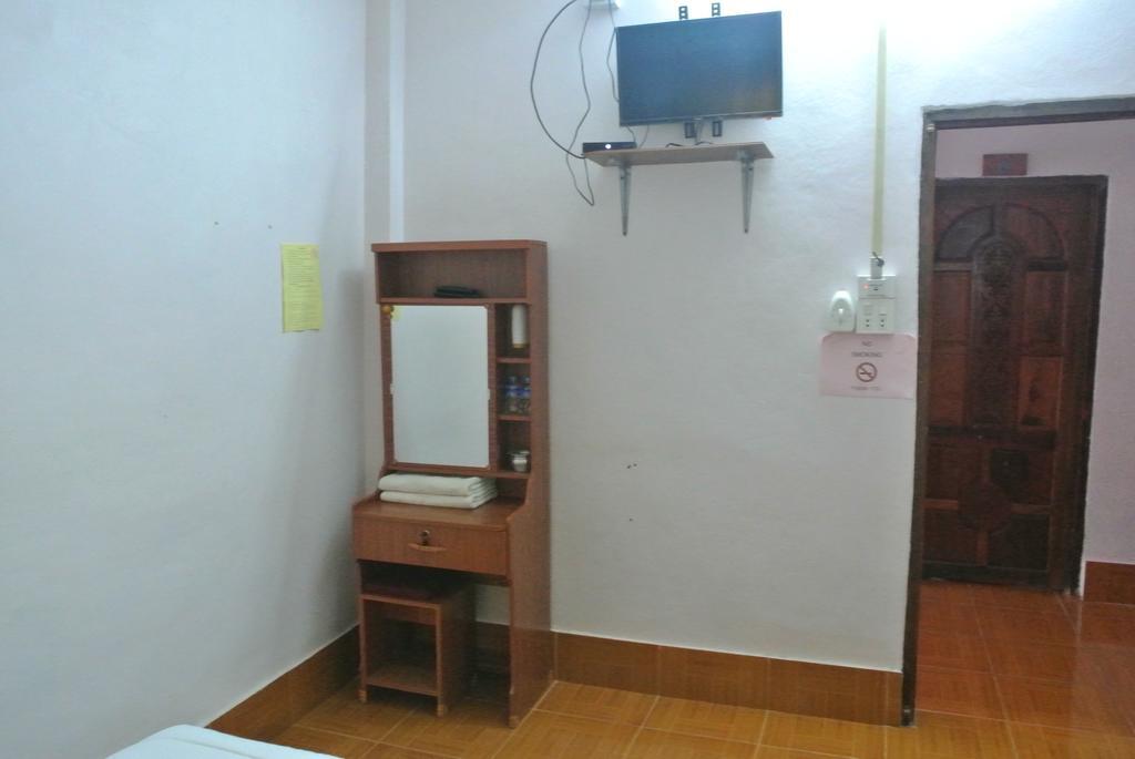 Phonephithak Guesthouse ปากแบ่ง ภายนอก รูปภาพ