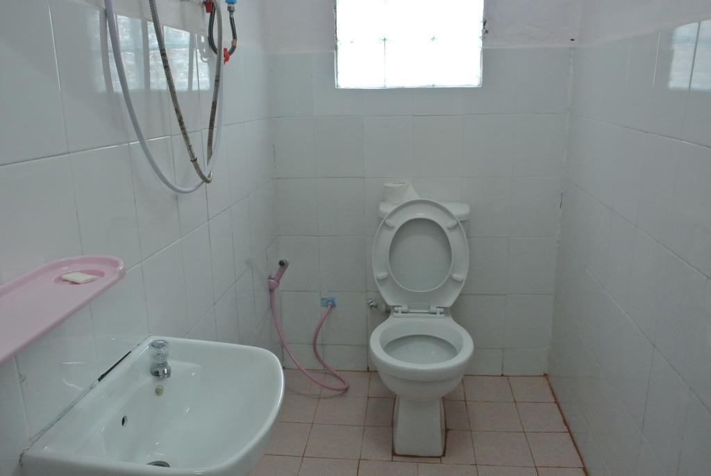 Phonephithak Guesthouse ปากแบ่ง ภายนอก รูปภาพ