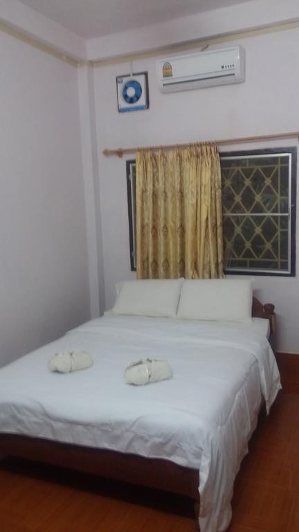 Phonephithak Guesthouse ปากแบ่ง ภายนอก รูปภาพ